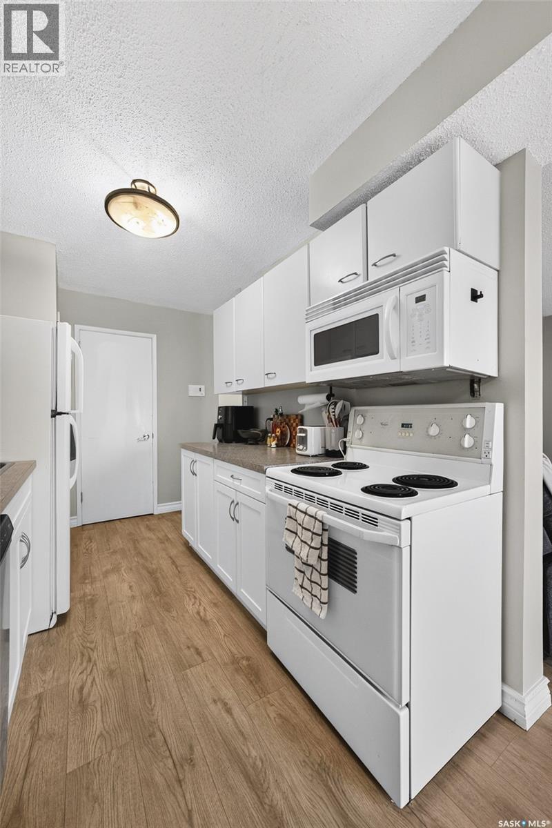 J 4216 Castle Road, Regina, Saskatchewan  S4S 4W1 - Photo 8 - SK043860