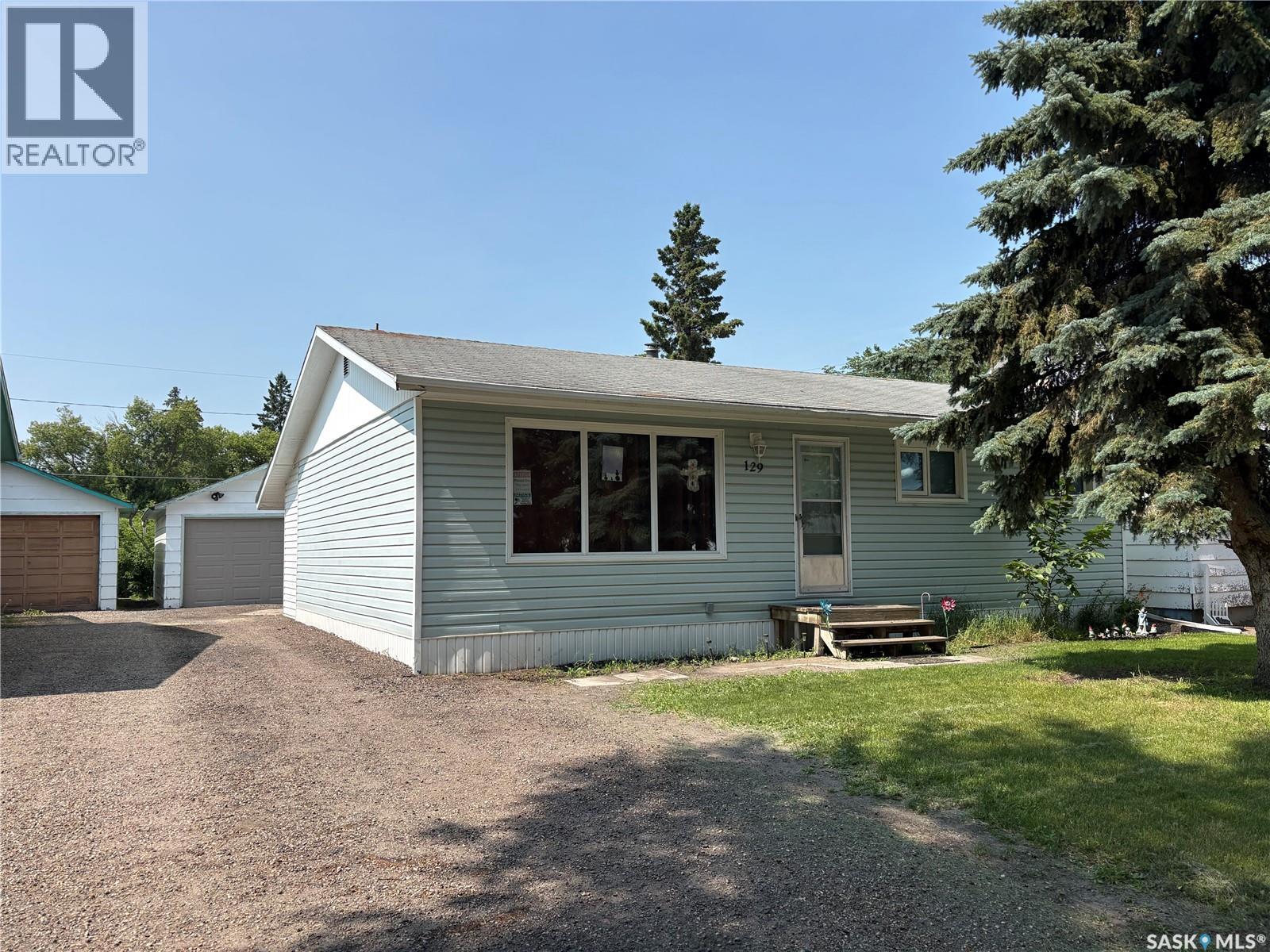 129 3rd Street Ne, Wadena, Saskatchewan  S0A 4J0 - Photo 1 - SK043773