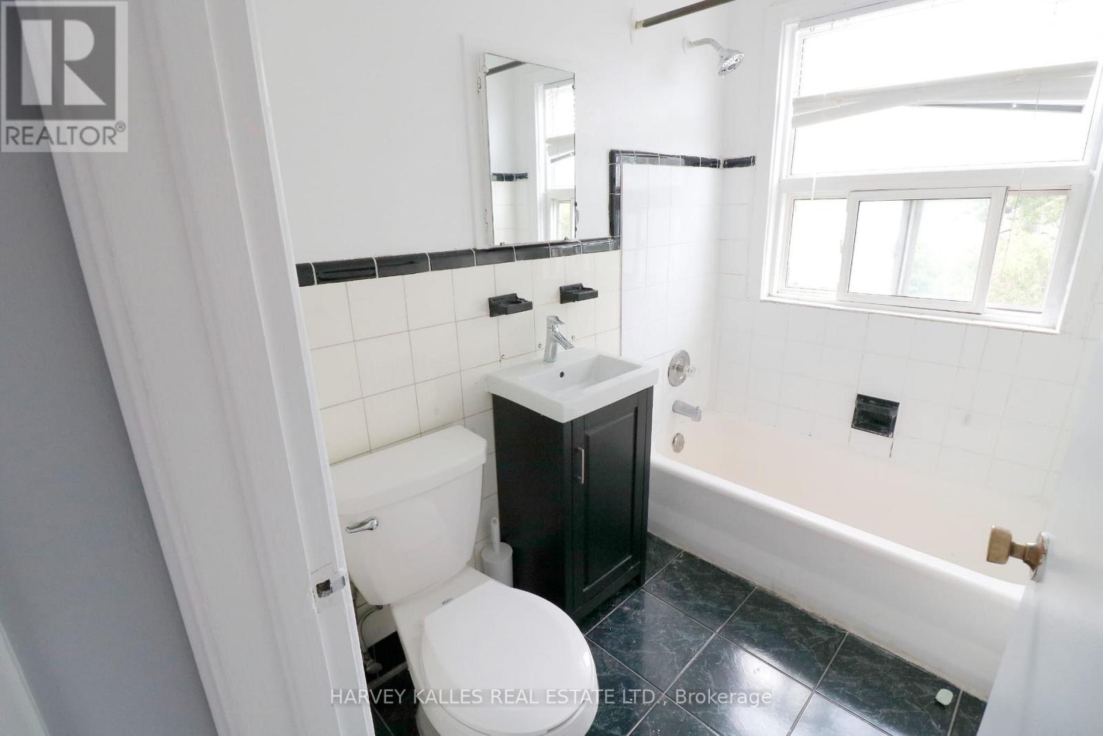 10 - 2434 Keele Street, Toronto, Ontario  M6L 2N2 - Photo 19 - W13613052