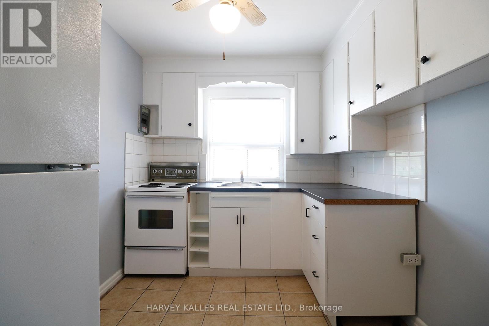 10 - 2434 Keele Street, Toronto, Ontario  M6L 2N2 - Photo 3 - W13613052