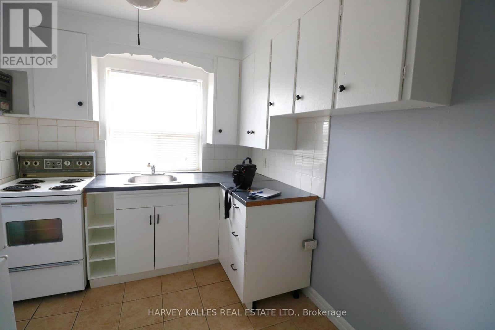 10 - 2434 Keele Street, Toronto, Ontario  M6L 2N2 - Photo 4 - W13613052