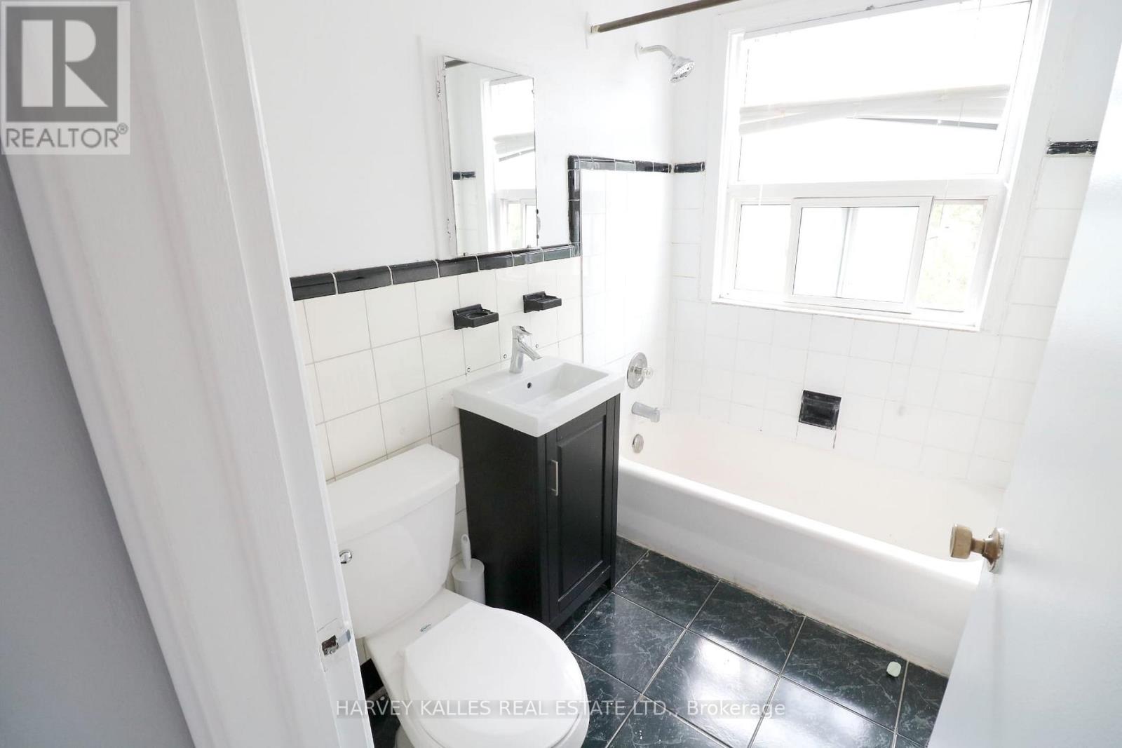 10 - 2434 Keele Street, Toronto, Ontario  M6L 2N2 - Photo 17 - W13613052