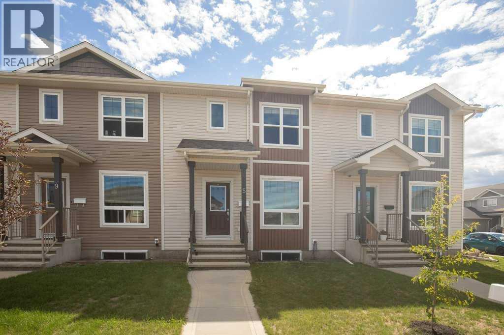 5 Crimson Court, Blackfalds, Alberta  T4M 0A5 - Photo 1 - A2326657