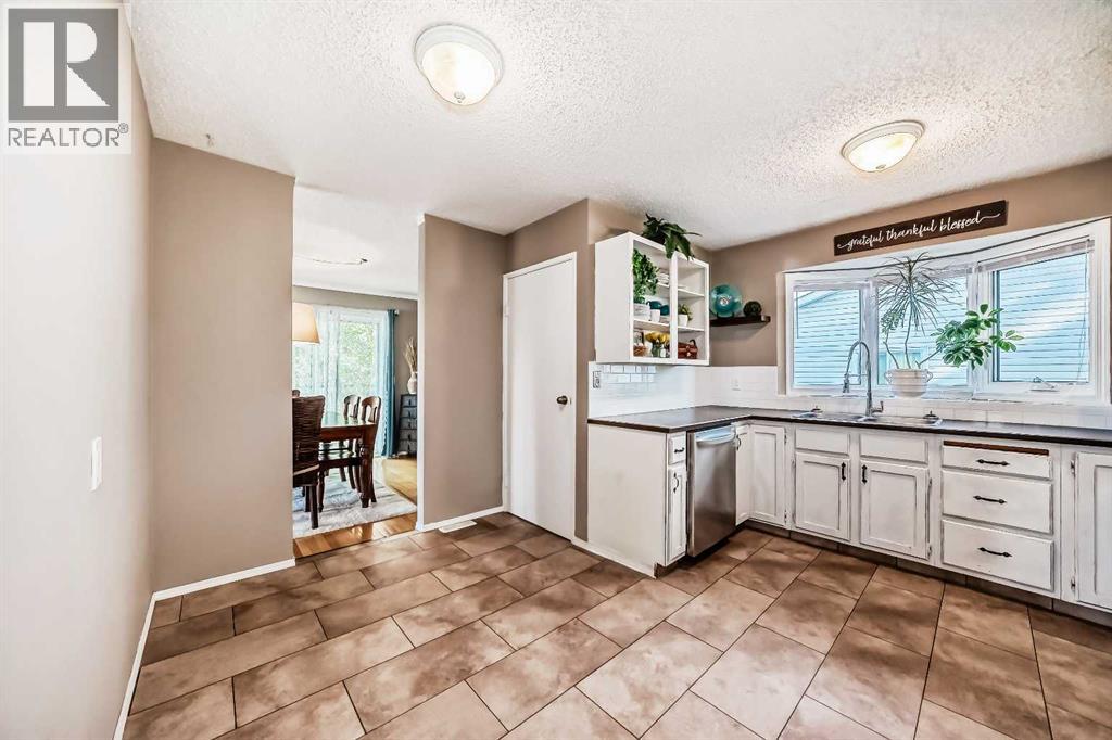 85 Rideau Close Sw, Airdrie, Alberta  T4B 1A7 - Photo 10 - A2310084