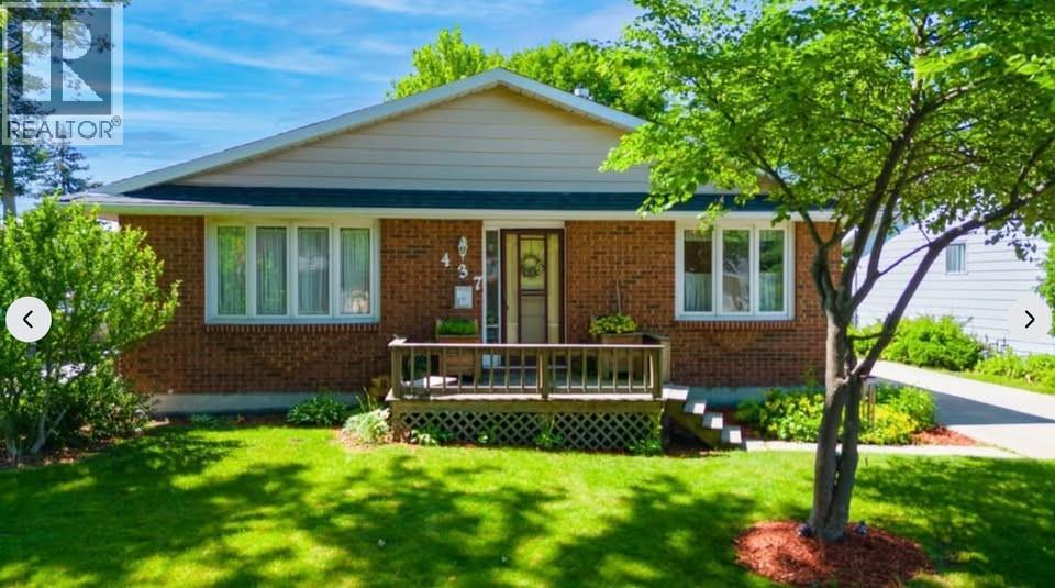 437 TREEWOOD CRESCENT, Sarnia