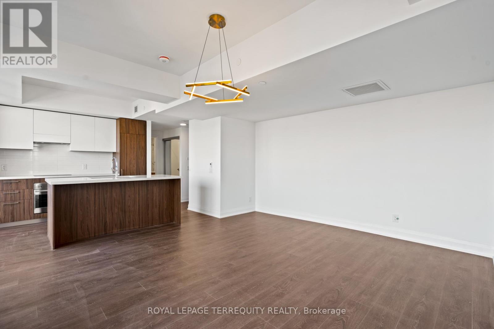 808 - 33 Frederick Todd Way, Toronto, Ontario  M4G 0C9 - Photo 2 - C13617346