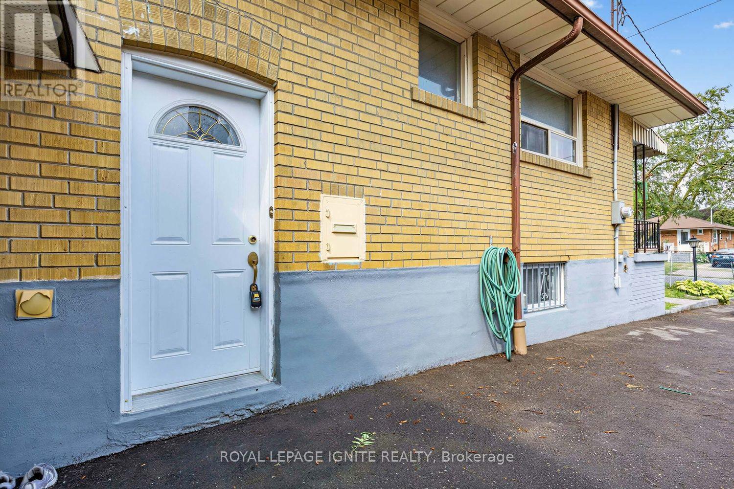 Bsmt - 61 Jarwick Drive, Toronto, Ontario M1H 2H1 - Photo 4 - E13617426