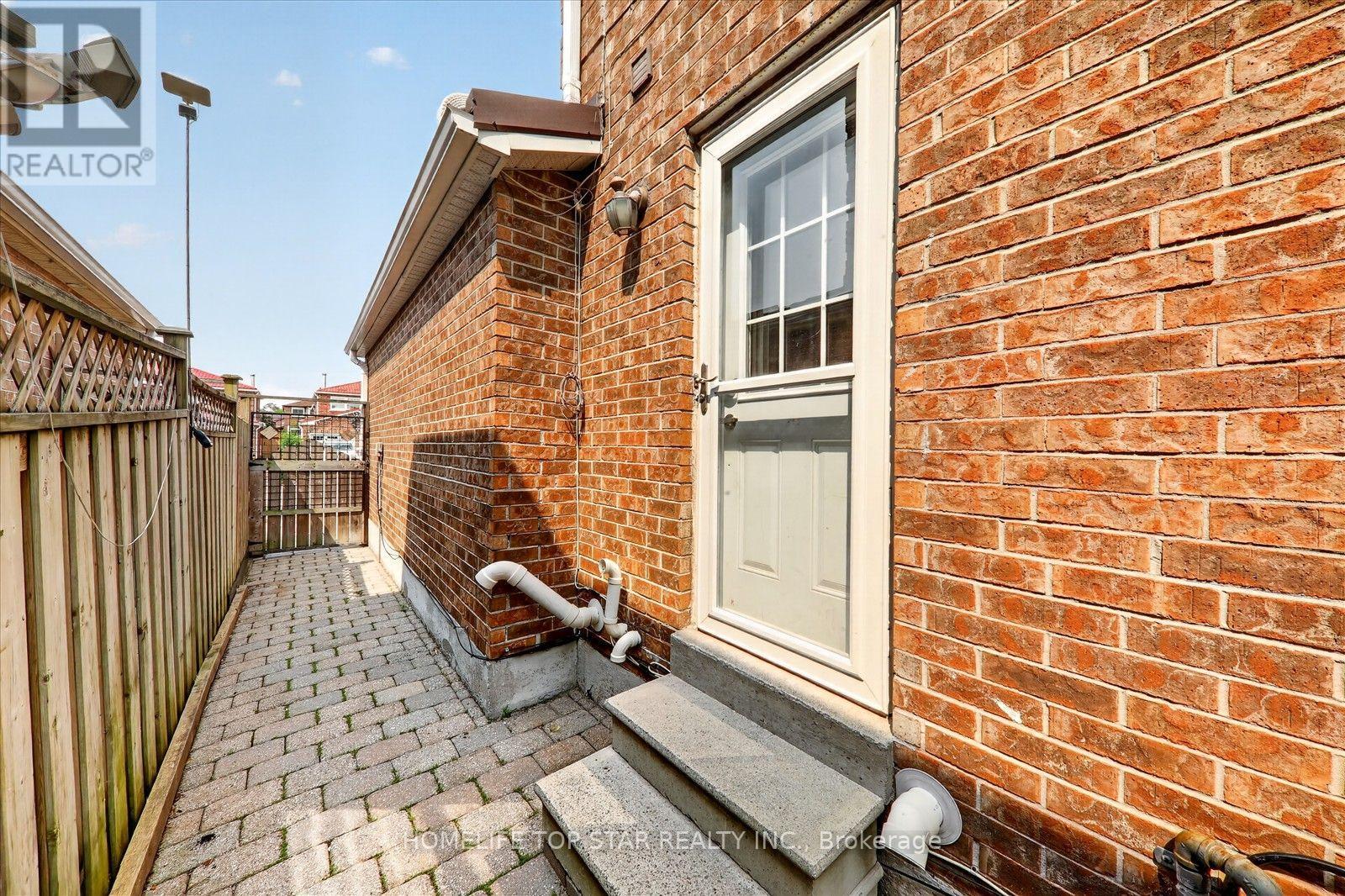 7 Littleborough Court E, Toronto, Ontario  M1C 4S6 - Photo 3 - E13617464