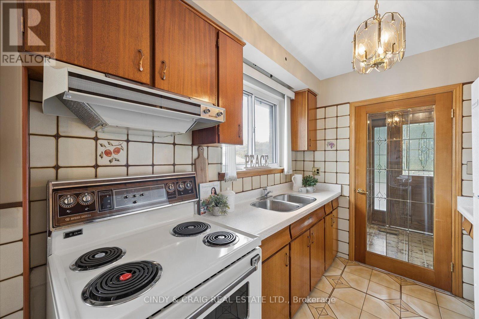 75 Lochleven Drive, Toronto, Ontario  M1M 2E9 - Photo 7 - E13617466