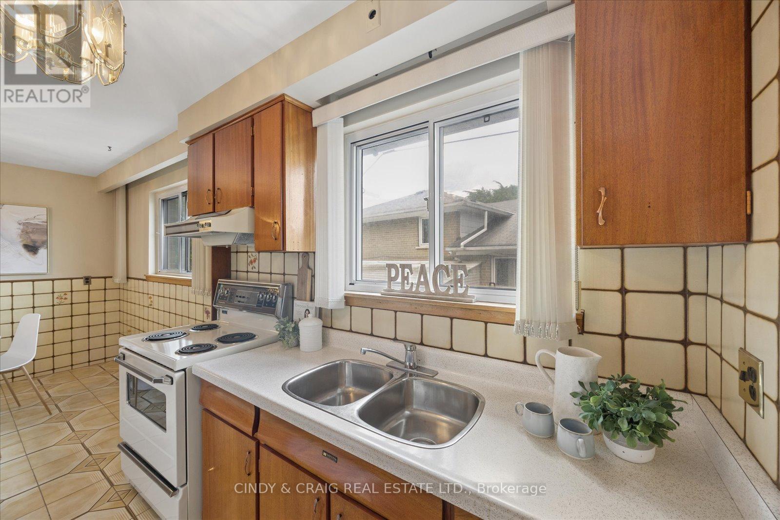 75 Lochleven Drive, Toronto, Ontario  M1M 2E9 - Photo 8 - E13617466