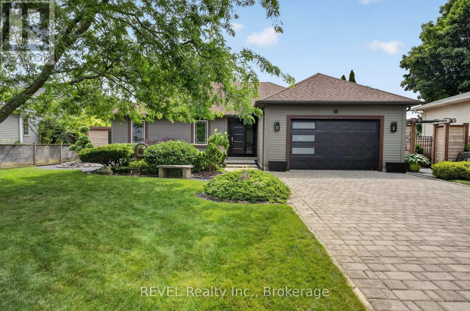 16 CONFEDERATION DRIVE, Niagara-on-the-Lake, Ontario