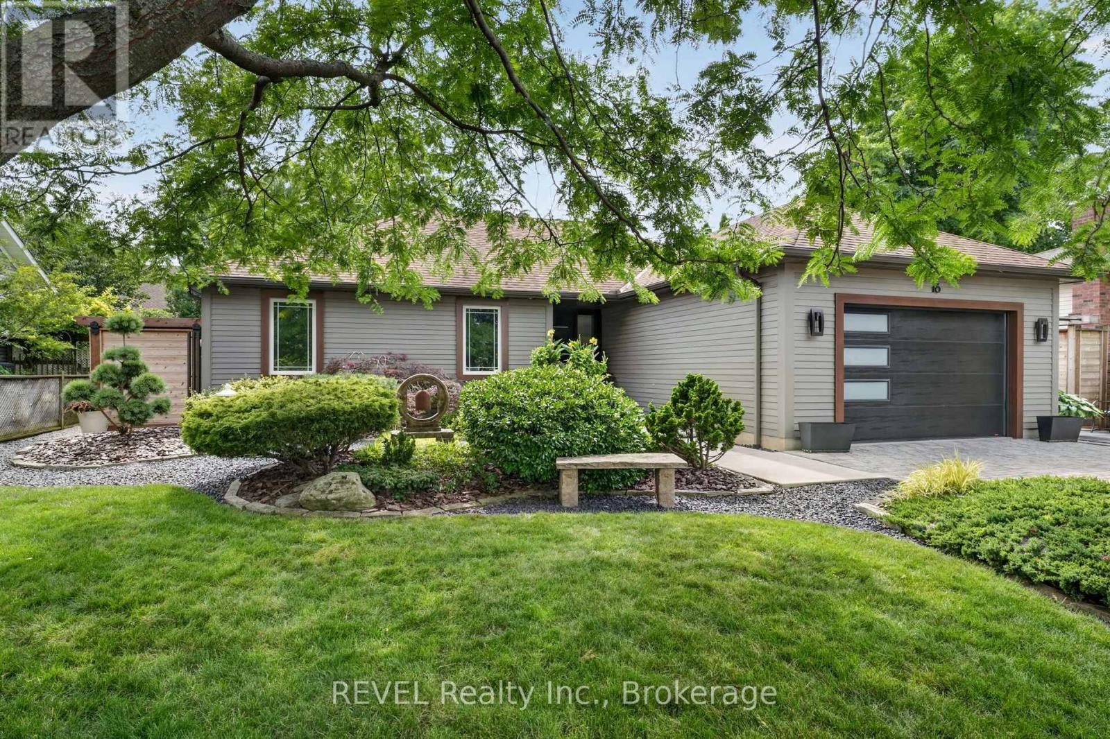16 Confederation Drive, Niagara-On-The-Lake, Ontario  L0S 1J0 - Photo 2 - X13617448