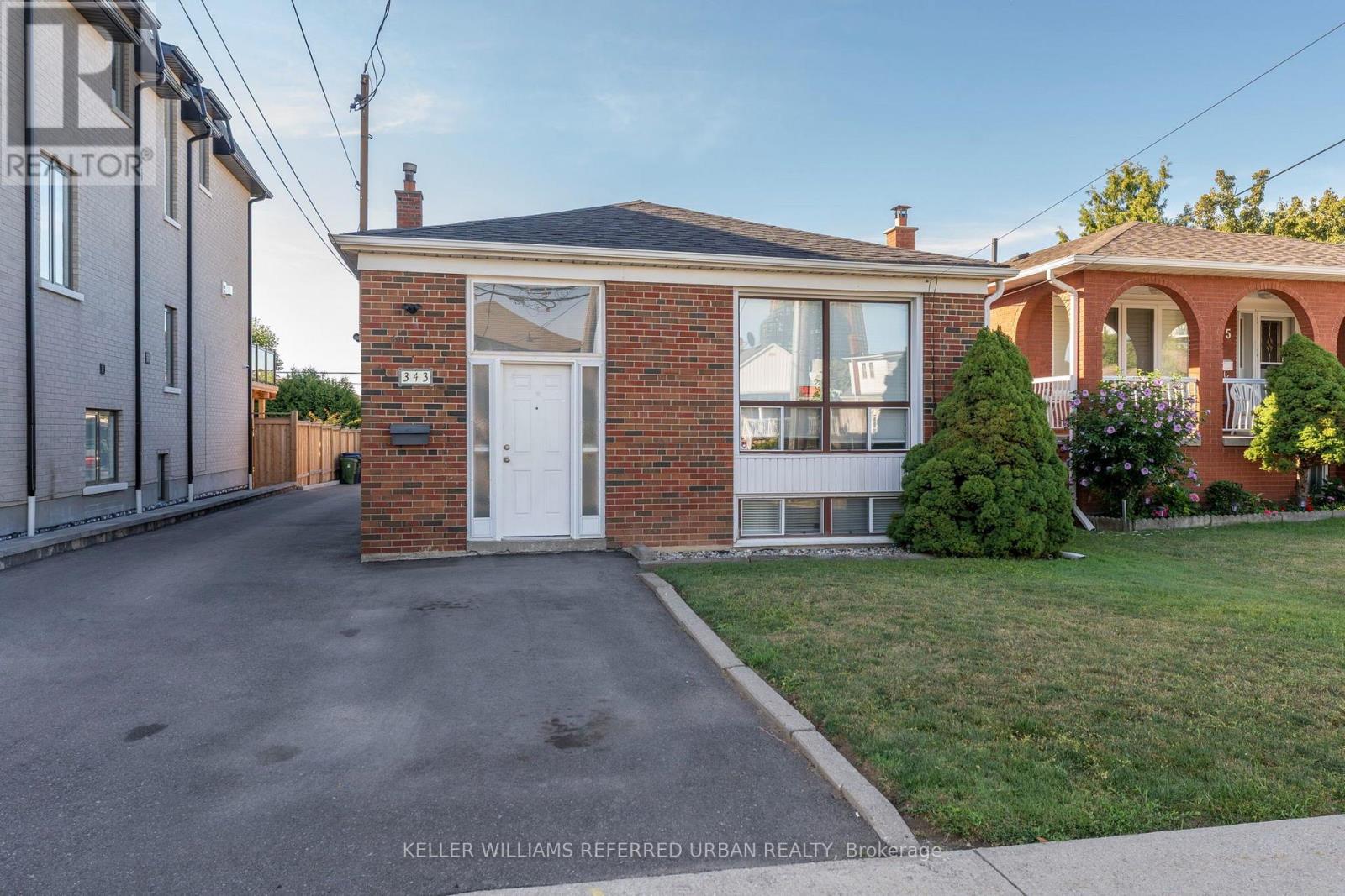 Lower - 343 Ranee Avenue, Toronto, Ontario  M6A 1N9 - Photo 2 - W13617340
