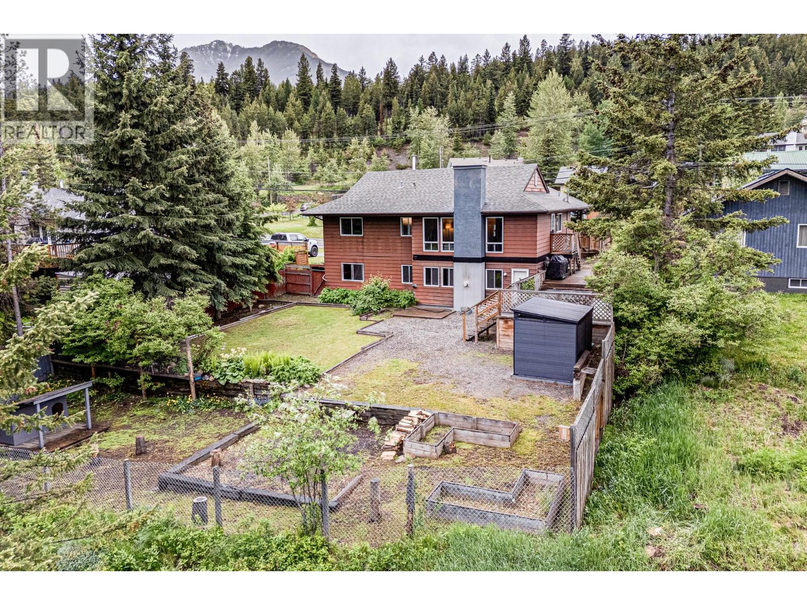 910 Alpine Way, Elkford, British Columbia  V0B 1H0 - Photo 74 - 10389724
