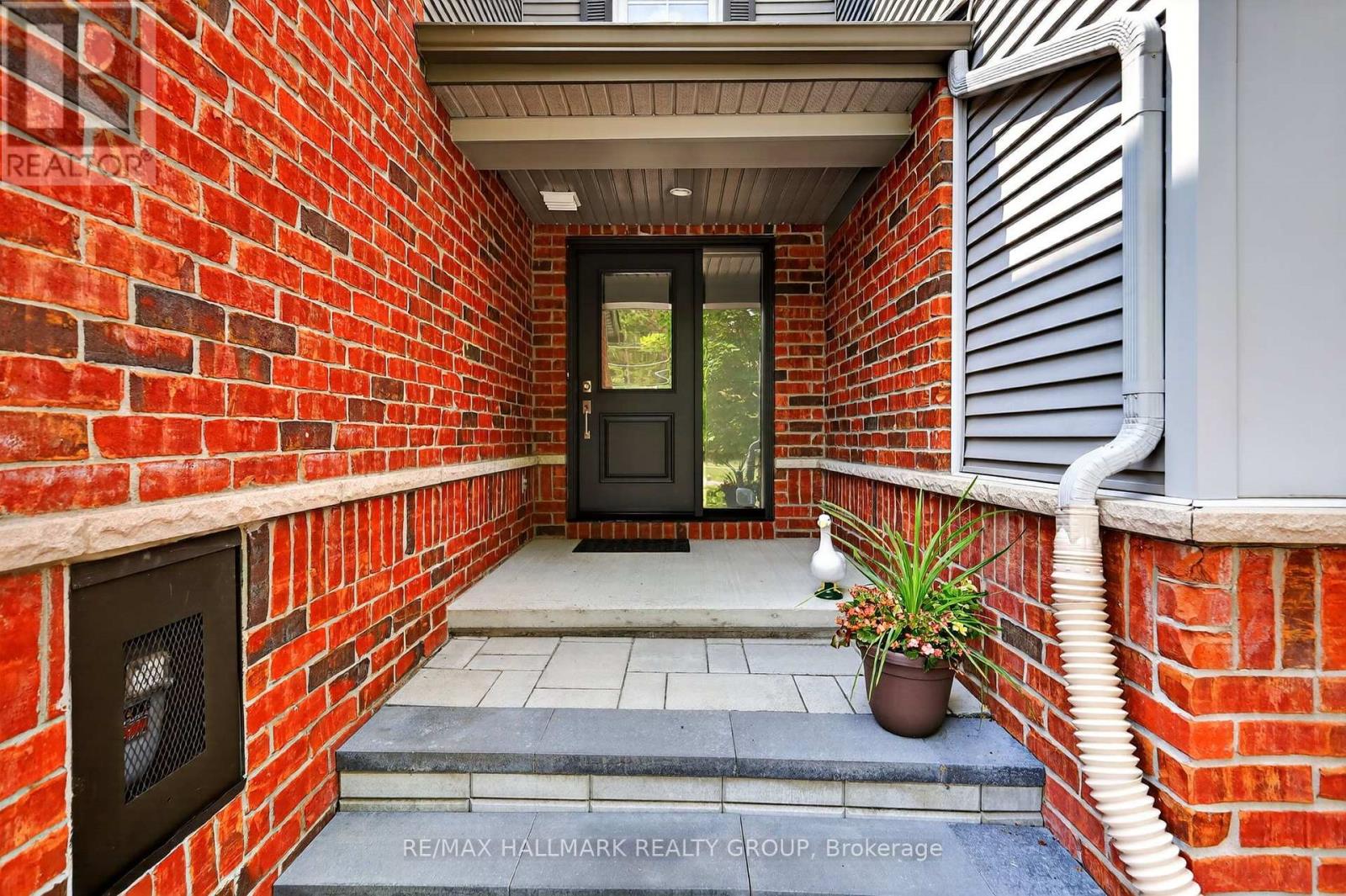 316 Aldworth Private, Ottawa, Ontario  K2S 0M9 - Photo 2 - X13617580