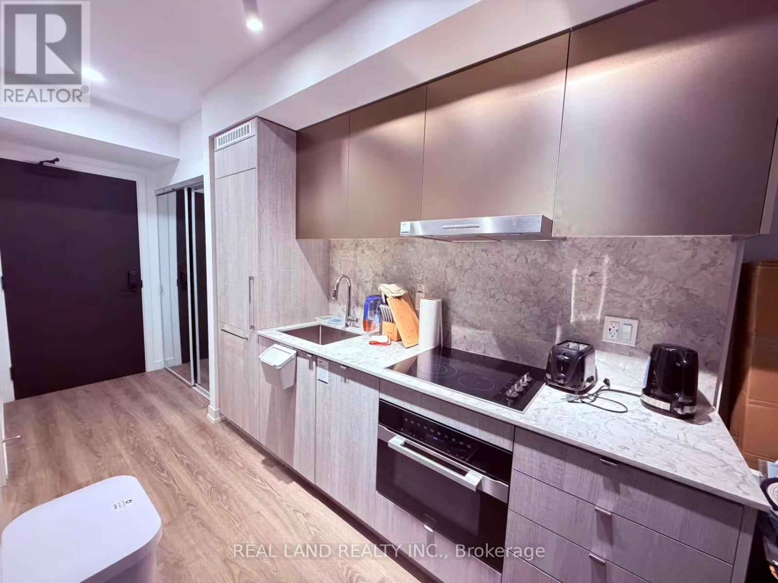 609 - 771 YONGE STREET