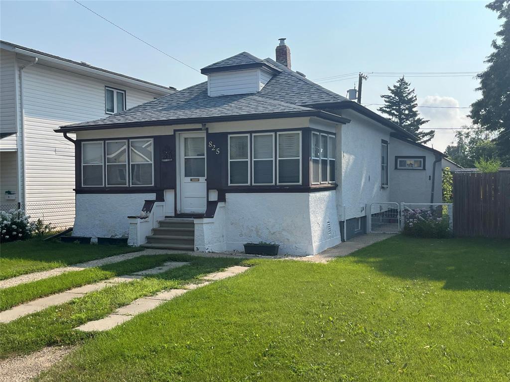 825 5th Street, Brandon, Manitoba  R7A 3L5 - Photo 0 - 202618904