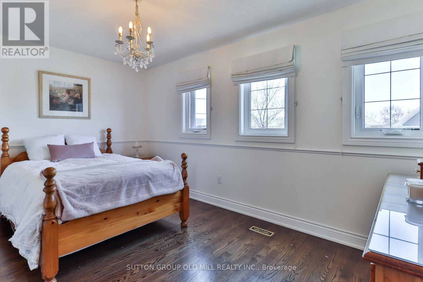 6835 Forest Park Drive, Mississauga, Ontario  L5N 6X5 - Photo 18 - W13617610