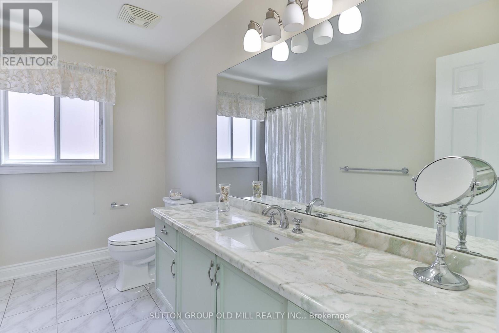 6835 Forest Park Drive, Mississauga, Ontario  L5N 6X5 - Photo 21 - W13617610