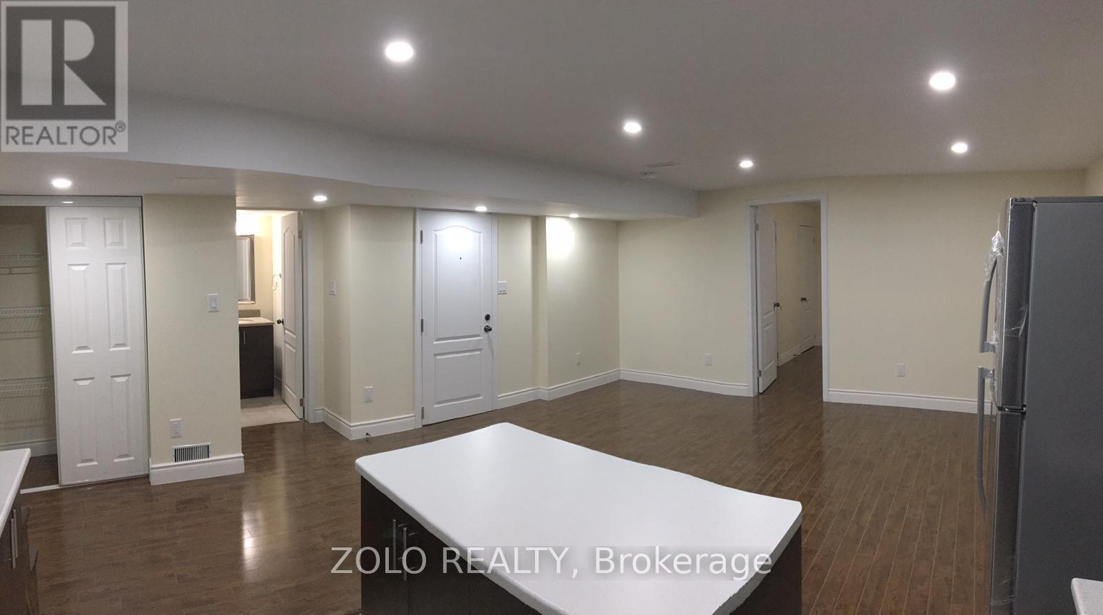 33 Hoxton Road, Brampton, Ontario  L7A 4L5 - Photo 3 - W13617642