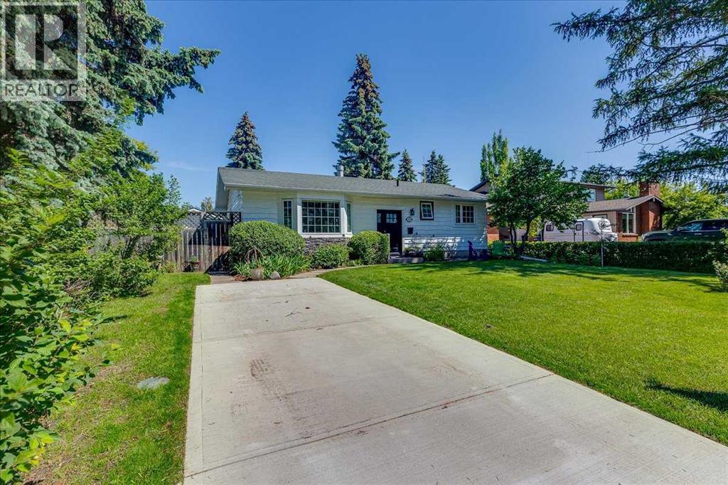 109 Selkirk Boulevard, Red Deer, Alberta  T4N 0G8 - Photo 2 - A2323457