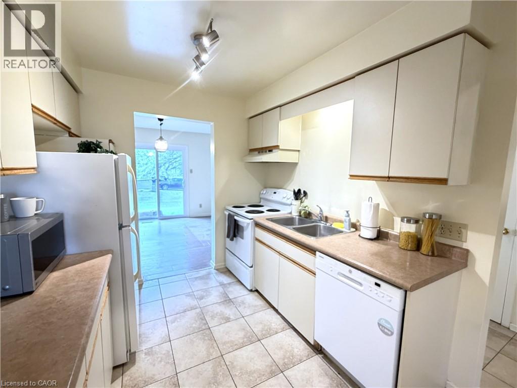 395 Kingscourt Drive Unit# 4, Waterloo, Ontario  N2K 3R4 - Photo 5 - 40847218