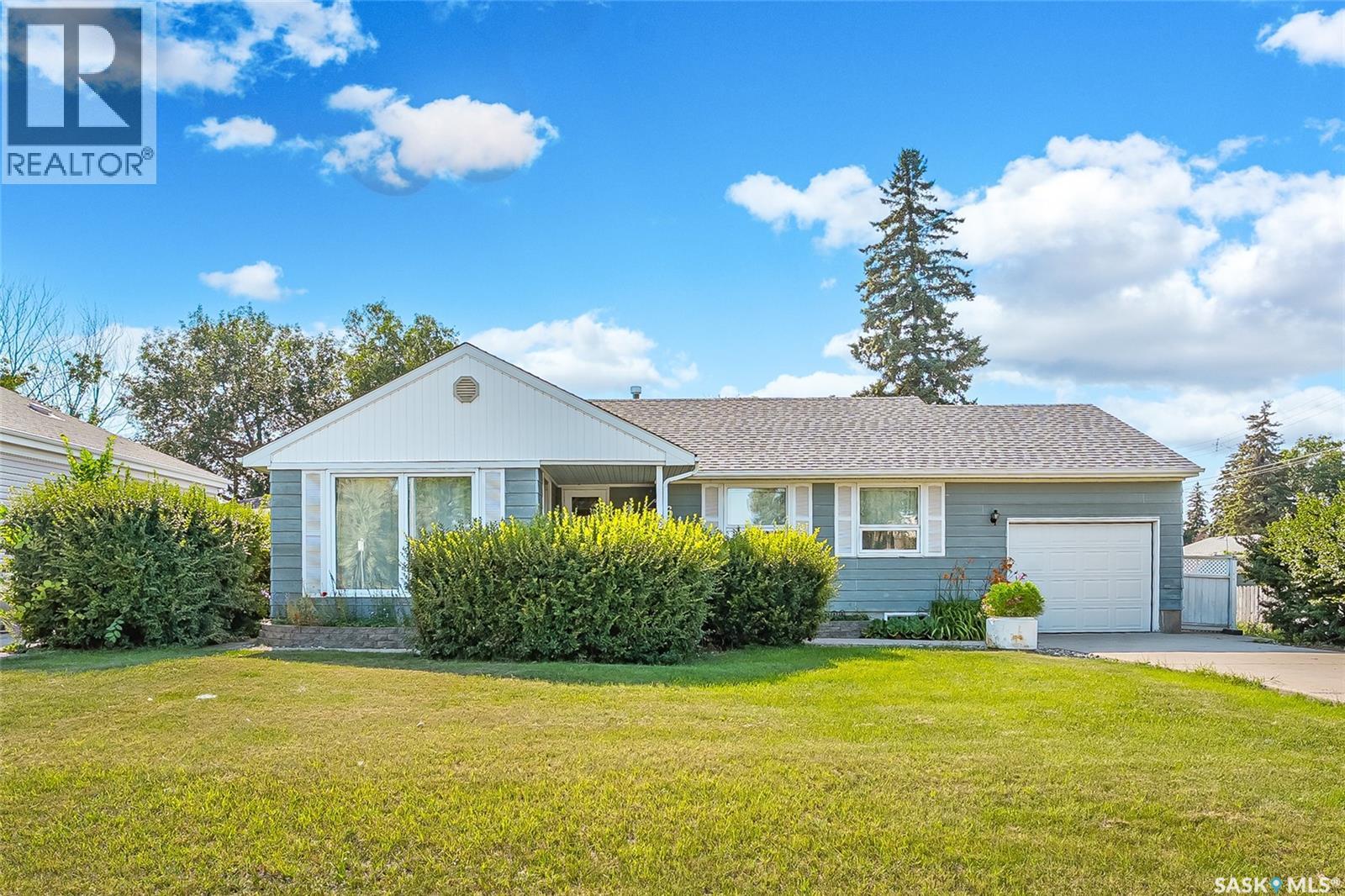 610 Acadia Drive, Saskatoon, Saskatchewan  S7H 3V9 - Photo 1 - SK043938