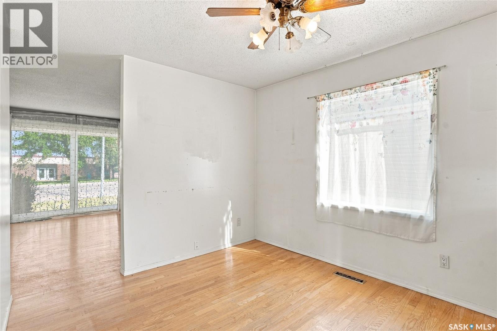 610 Acadia Drive, Saskatoon, Saskatchewan  S7H 3V9 - Photo 10 - SK043938