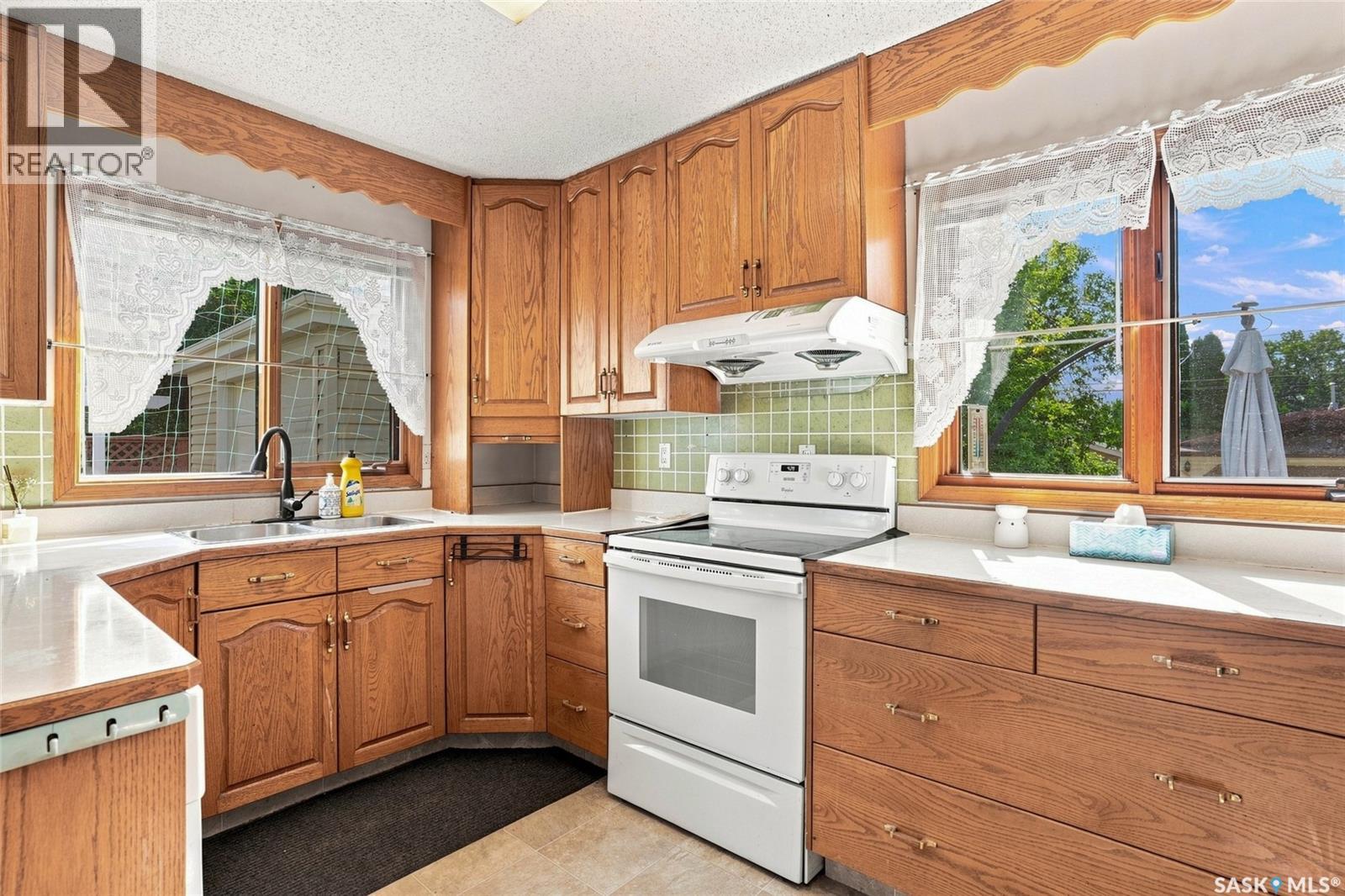 610 Acadia Drive, Saskatoon, Saskatchewan  S7H 3V9 - Photo 12 - SK043938