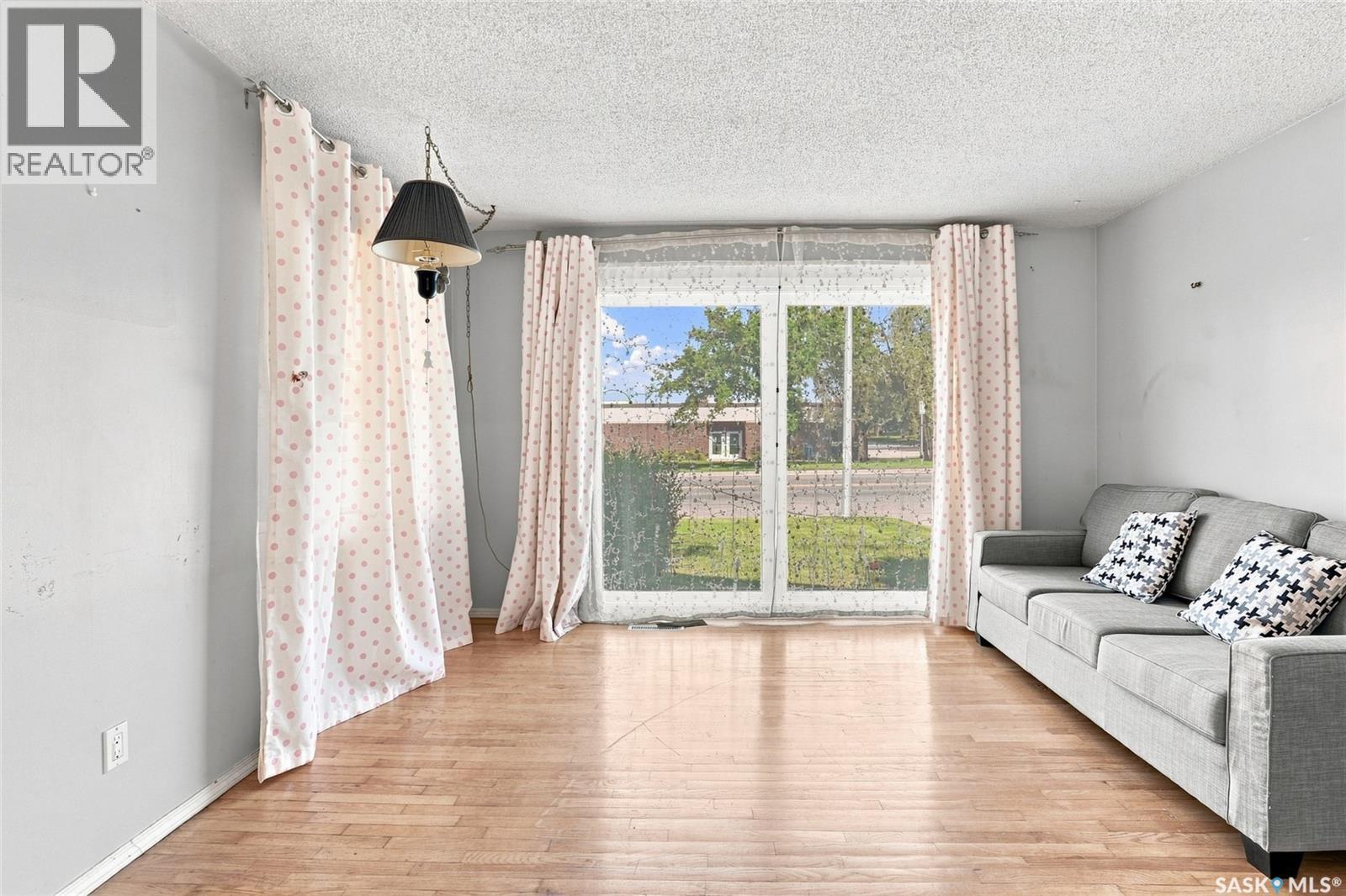 610 Acadia Drive, Saskatoon, Saskatchewan  S7H 3V9 - Photo 7 - SK043938