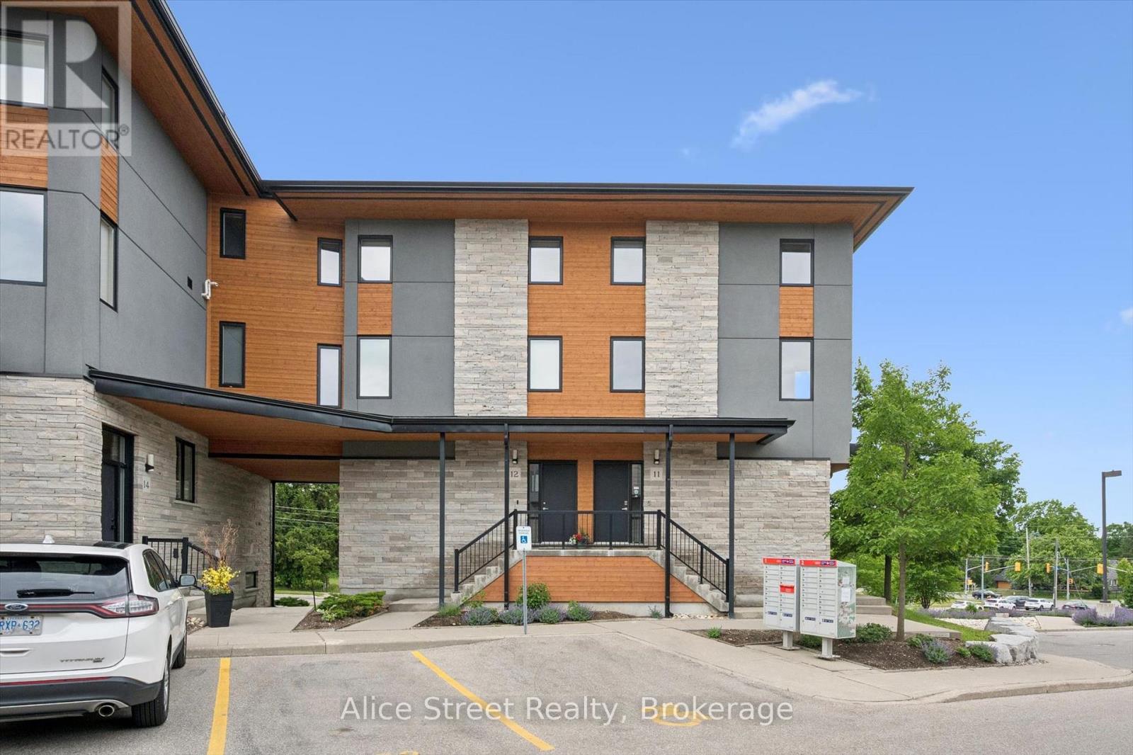 9 - 32 Arkell Road, Guelph, Ontario  N1L 1G8 - Photo 2 - X13513262