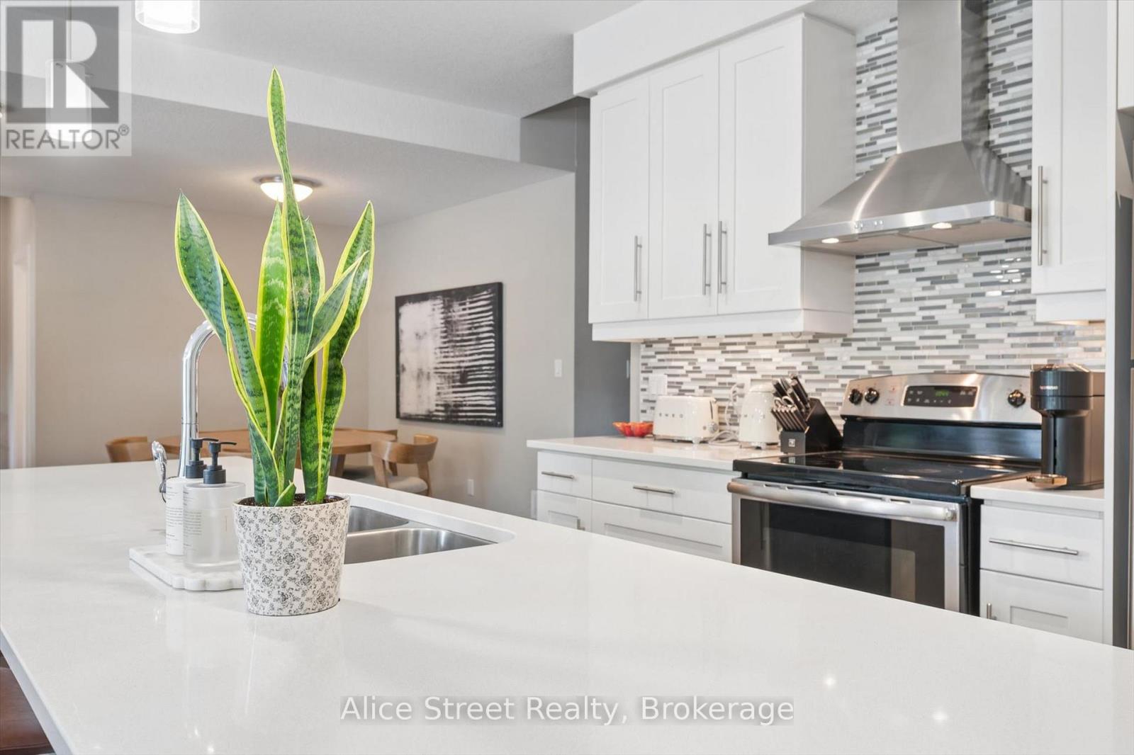 9 - 32 Arkell Road, Guelph, Ontario  N1L 1G8 - Photo 8 - X13513262
