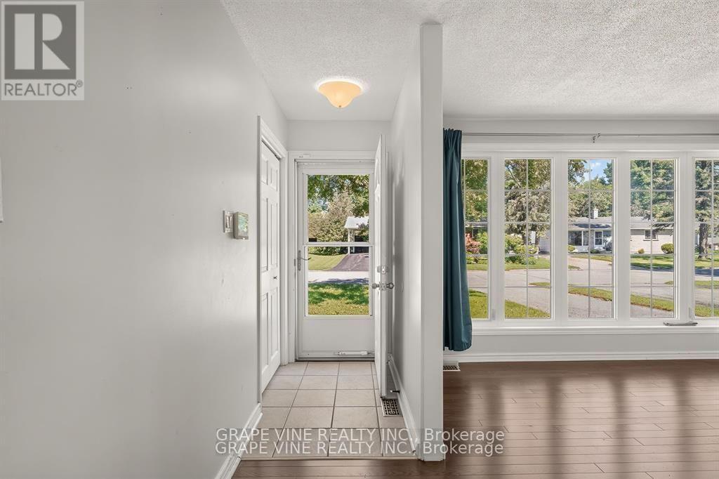 104 Oriole Avenue, Ottawa, Ontario  K2L 1E7 - Photo 3 - X13617860