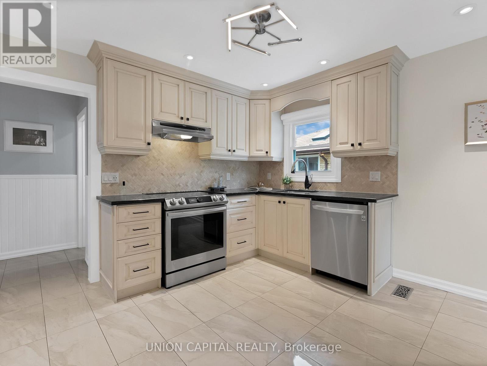 81 Maybourne Avenue, Toronto, Ontario  M1L 2W3 - Photo 14 - E13617840