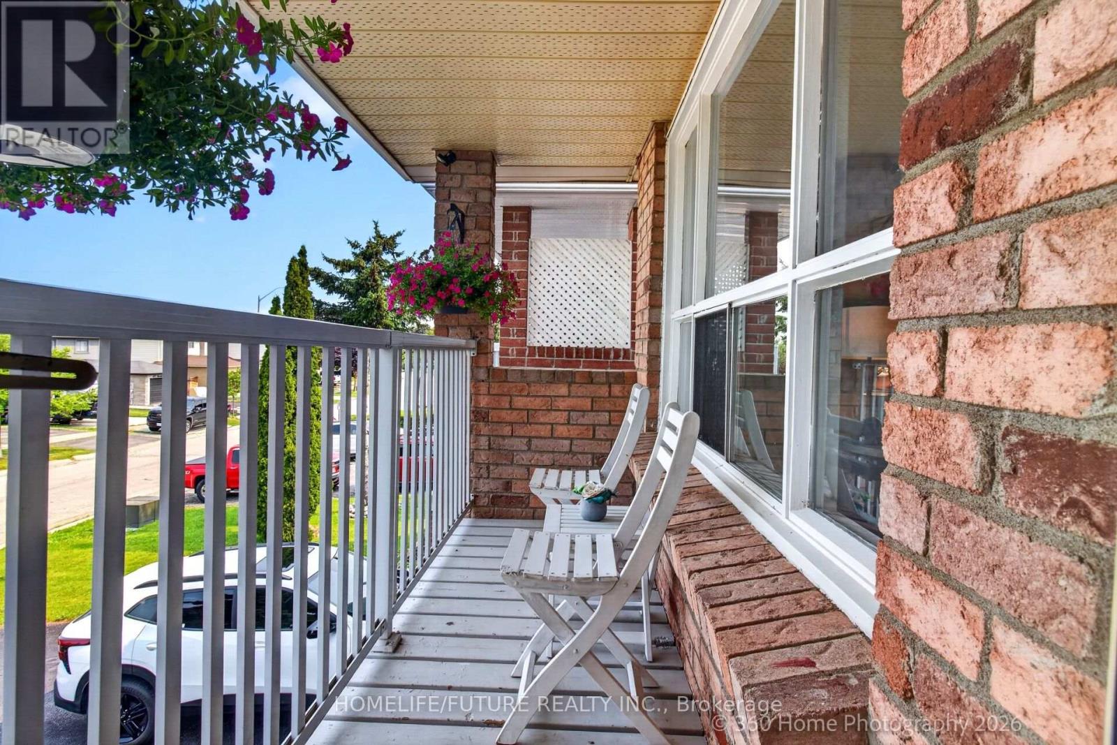 61 Turner Court, Bradford West Gwillimbury, Ontario  L3Z 2W7 - Photo 4 - N13617904