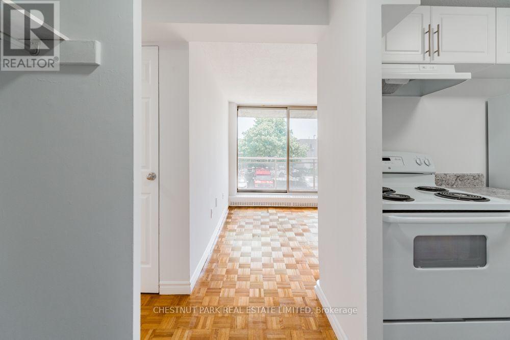 202 - 1060 Caven Street, Mississauga, Ontario  L5G 4J5 - Photo 7 - W13603750