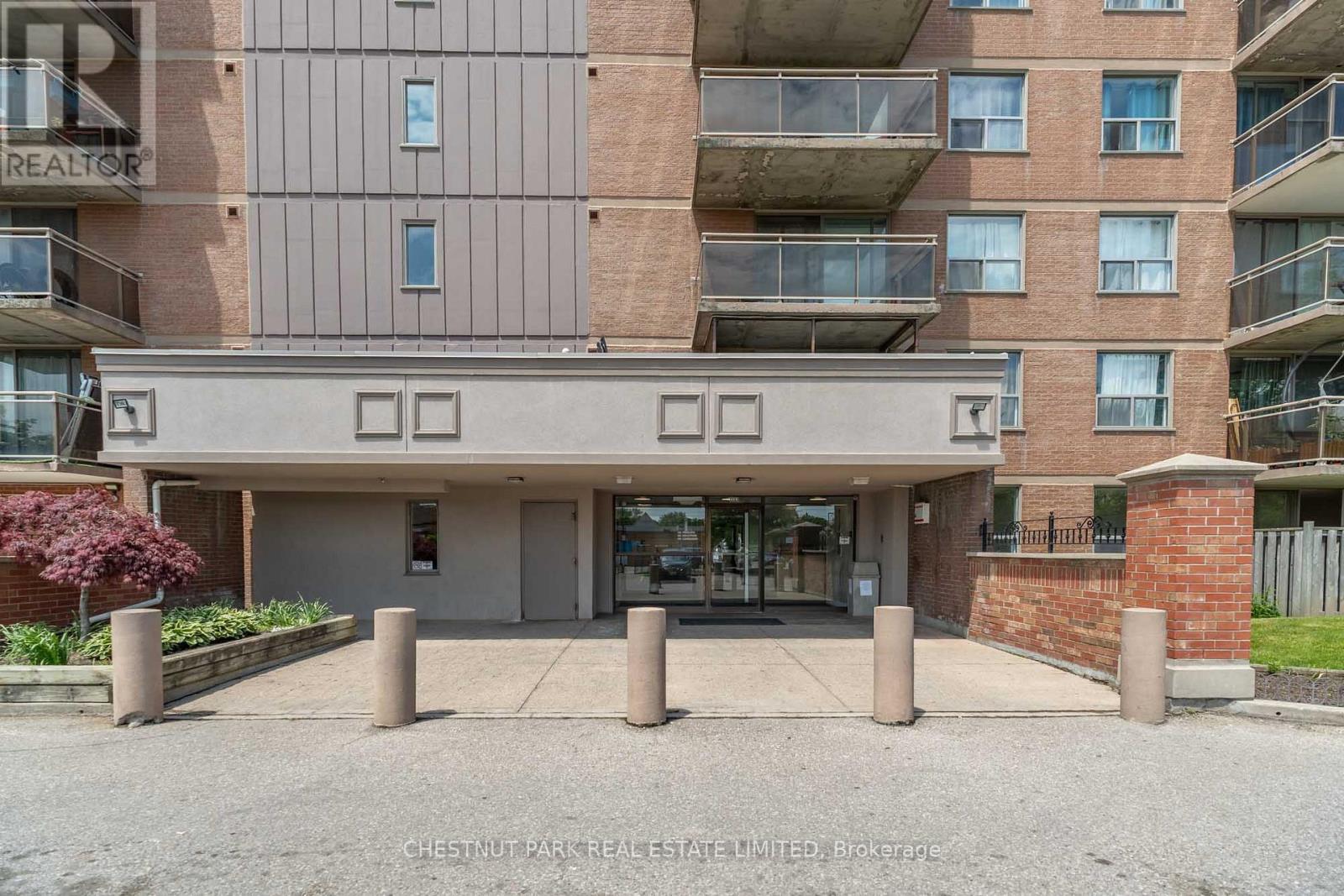 202 - 1060 Caven Street, Mississauga, Ontario  L5G 4J5 - Photo 2 - W13603750