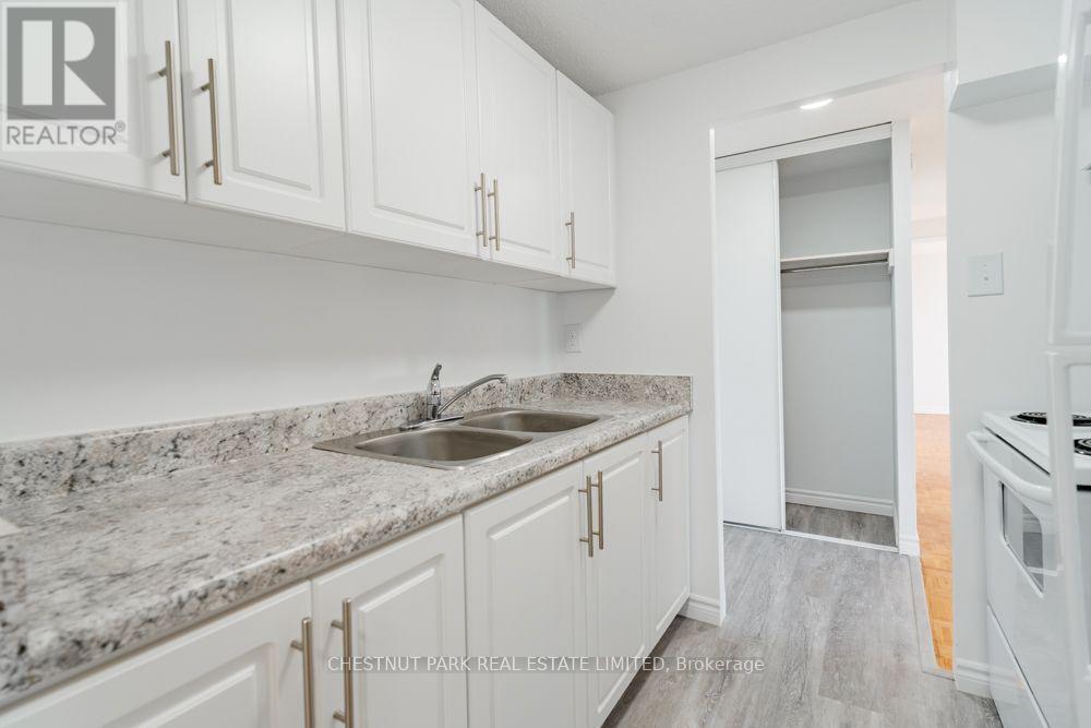 202 - 1060 Caven Street, Mississauga, Ontario  L5G 4J5 - Photo 11 - W13603750
