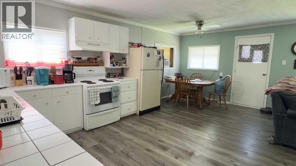 39 Rydberg Street, Hughenden, Alberta  T0B 2E0 - Photo 2 - A2240493