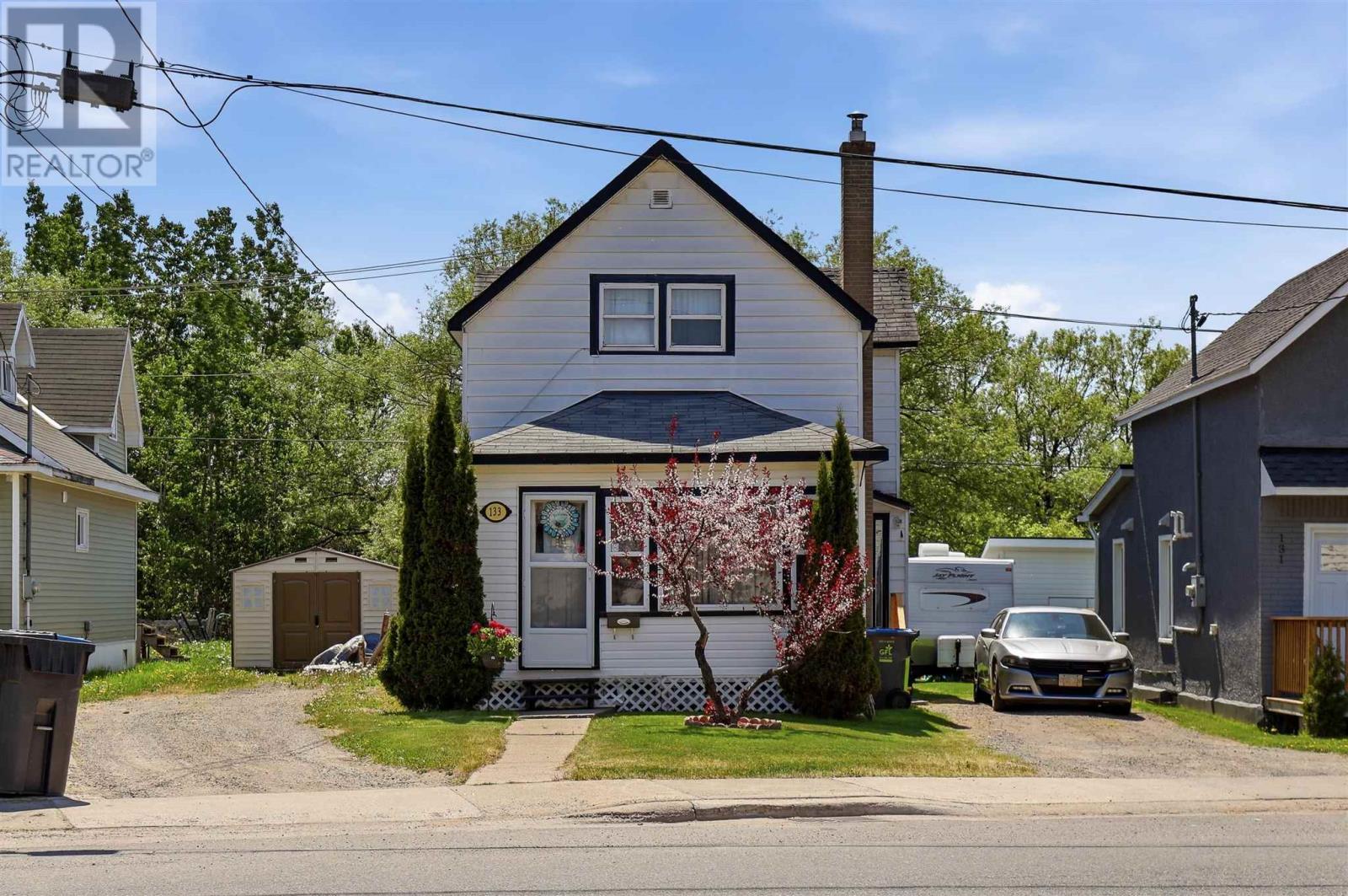 133 Grosvenor Ave, Sault Ste. Marie, Ontario  P6B 2M2 - Photo 2 - SM261377