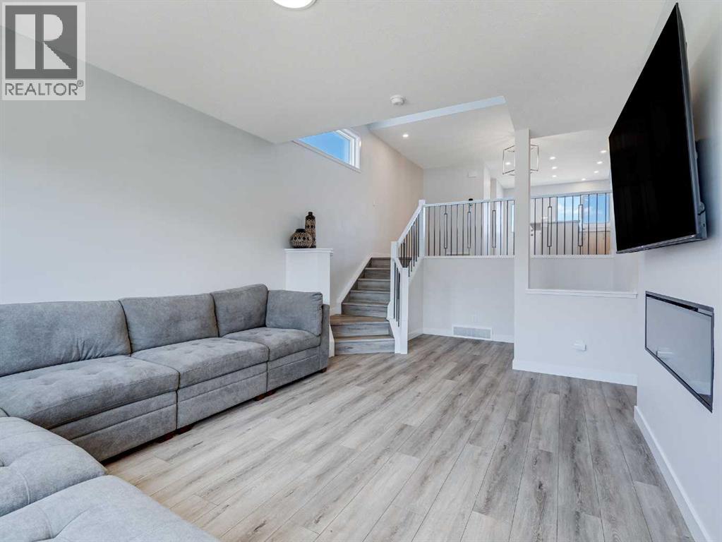 235 Aquila Way NW, Calgary, Alberta  T3R 1Z9 - Photo 4 - A2327049
