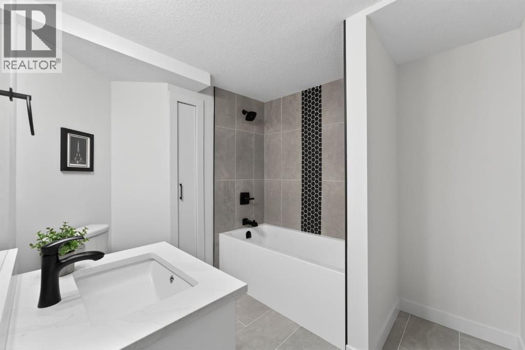40 Bernard Way Nw, Calgary, Alberta  T3K 2E9 - Photo 32 - A2330085