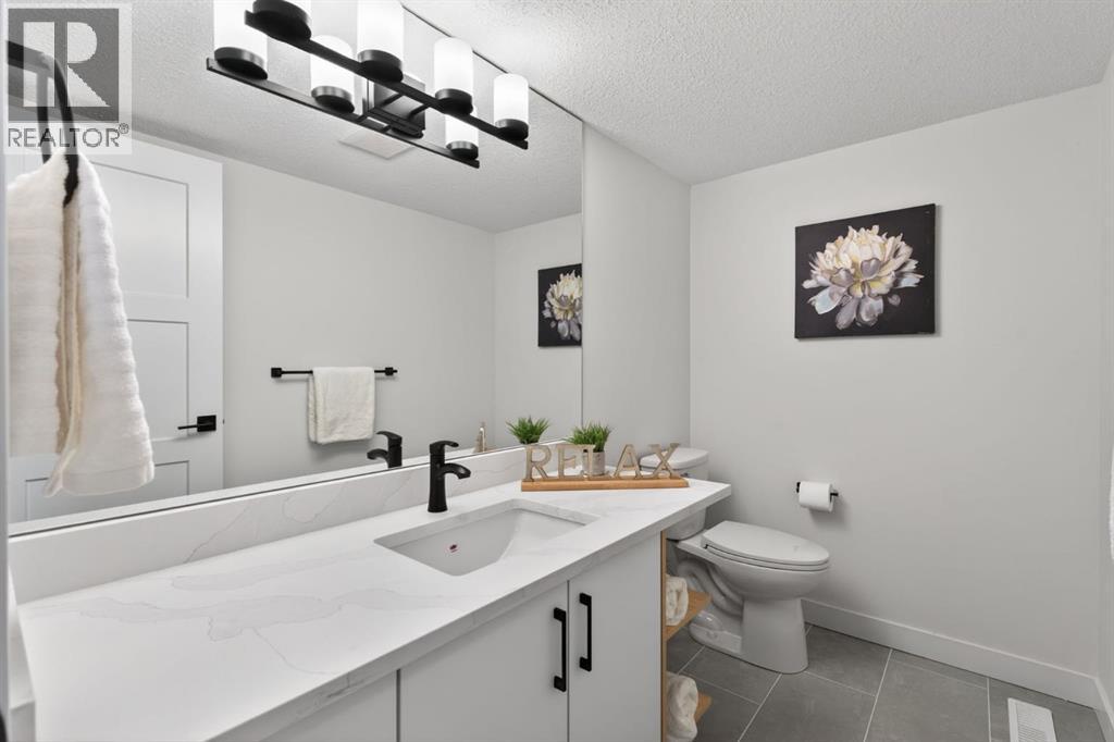 40 Bernard Way Nw, Calgary, Alberta  T3K 2E9 - Photo 15 - A2330085