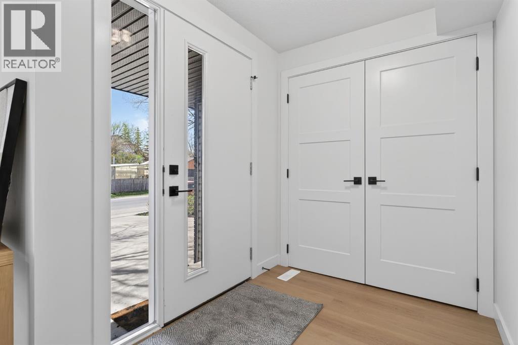 40 Bernard Way Nw, Calgary, Alberta  T3K 2E9 - Photo 2 - A2330085