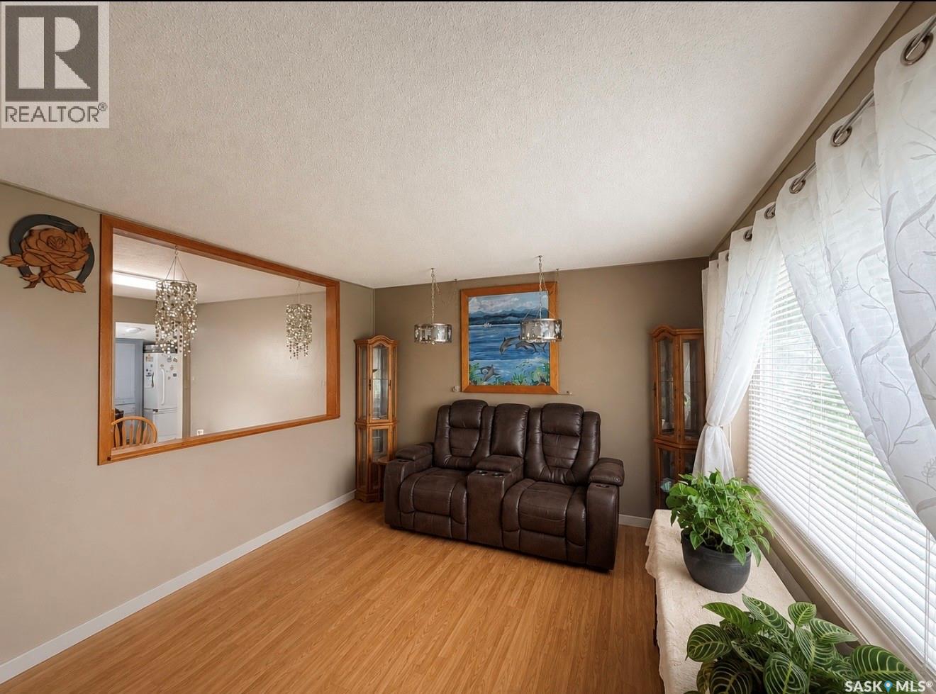 215 Ash Street, Outlook, Saskatchewan  S0L 2N0 - Photo 12 - SK043908