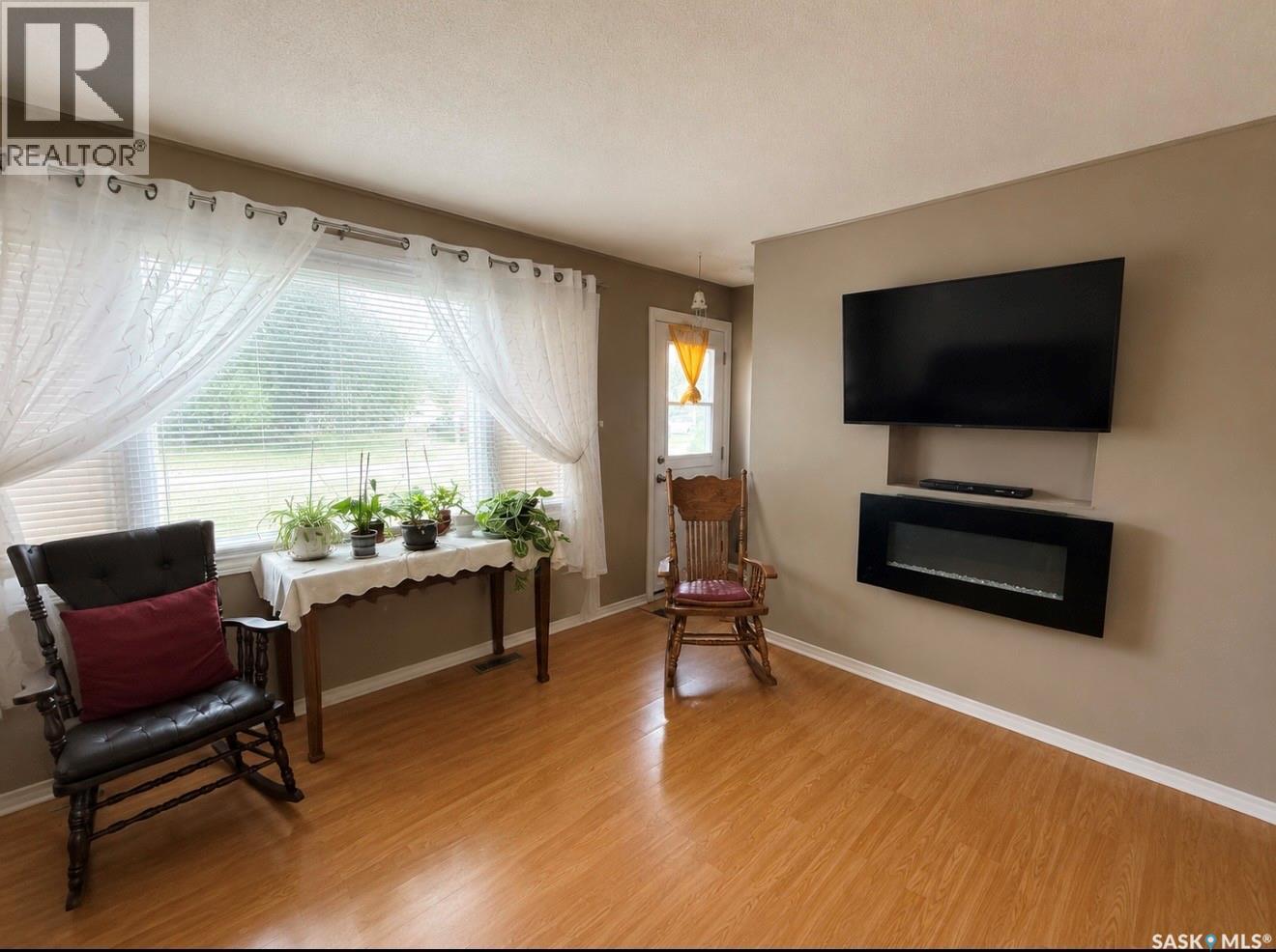 215 Ash Street, Outlook, Saskatchewan  S0L 2N0 - Photo 14 - SK043908