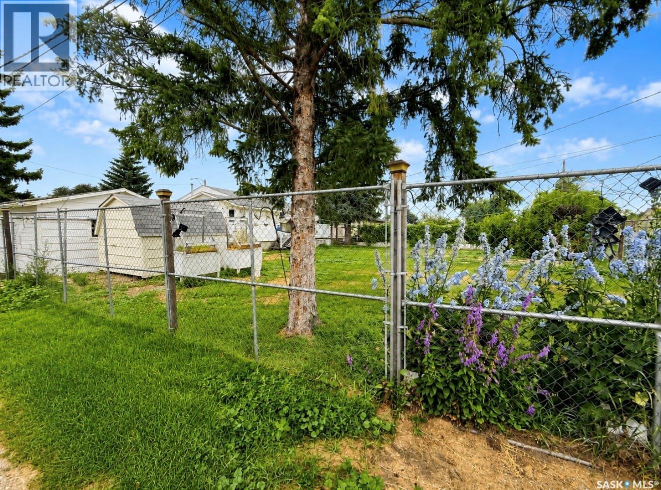 215 Ash Street, Outlook, Saskatchewan  S0L 2N0 - Photo 5 - SK043908