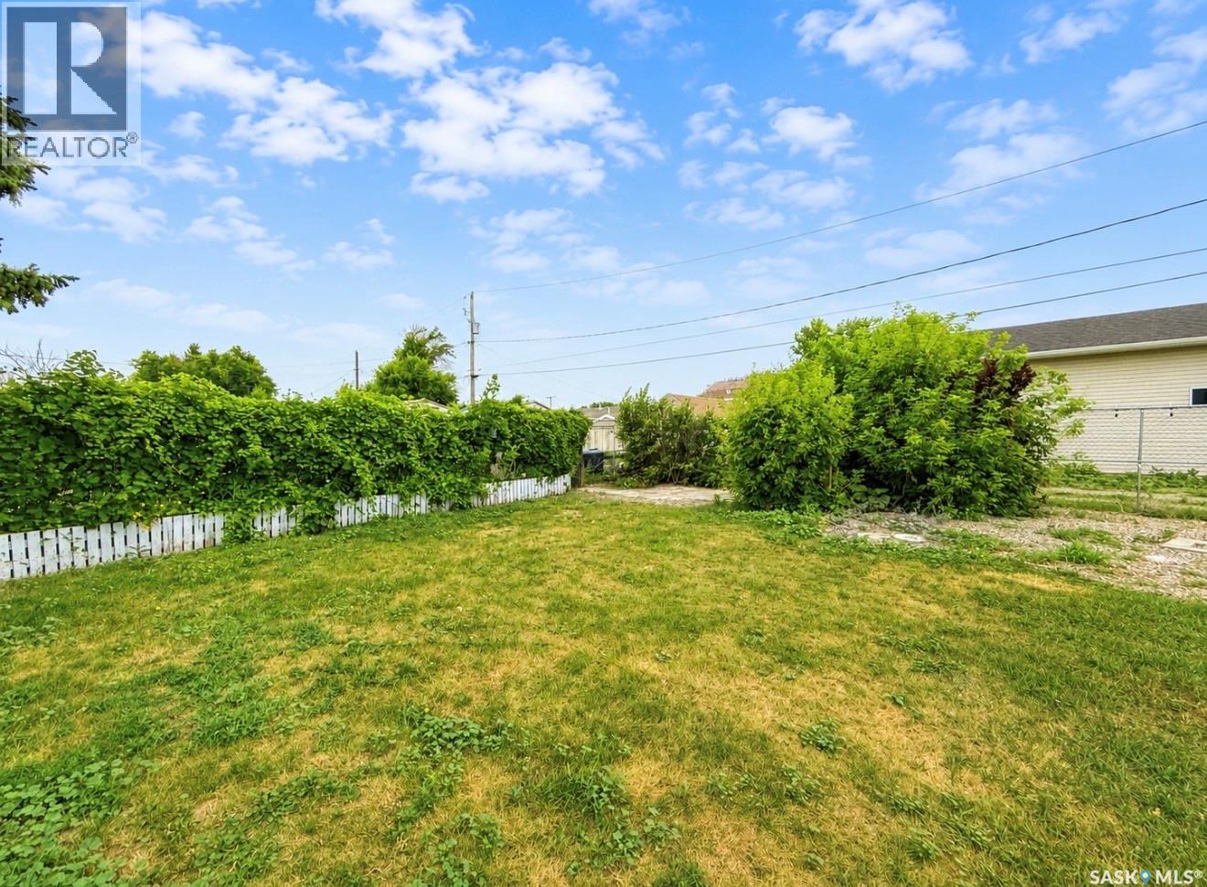 215 Ash Street, Outlook, Saskatchewan  S0L 2N0 - Photo 4 - SK043908