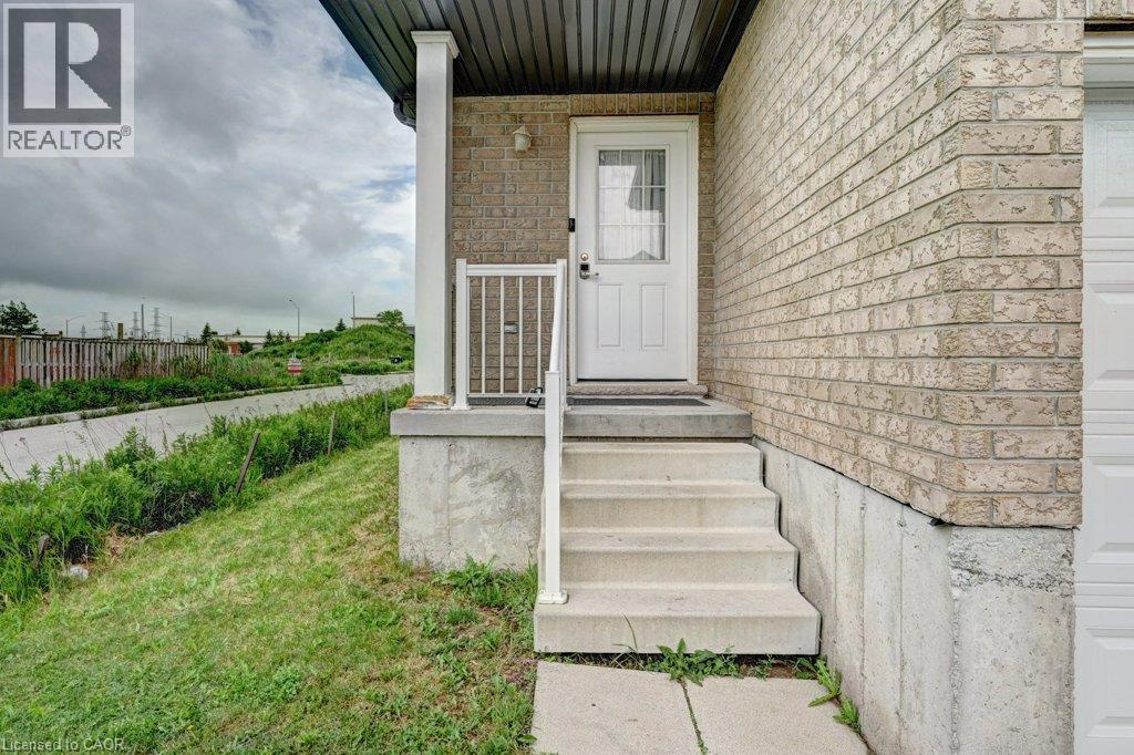 1367 Countrystone Drive E, Kitchener, Ontario  N2N 3R8 - Photo 2 - 40851799