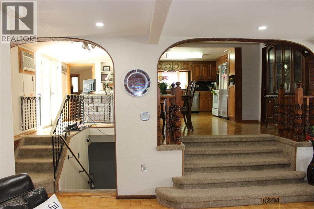 605 Rogers Avenue, Picture Butte, Alberta  T0K 1V0 - Photo 4 - A2305977